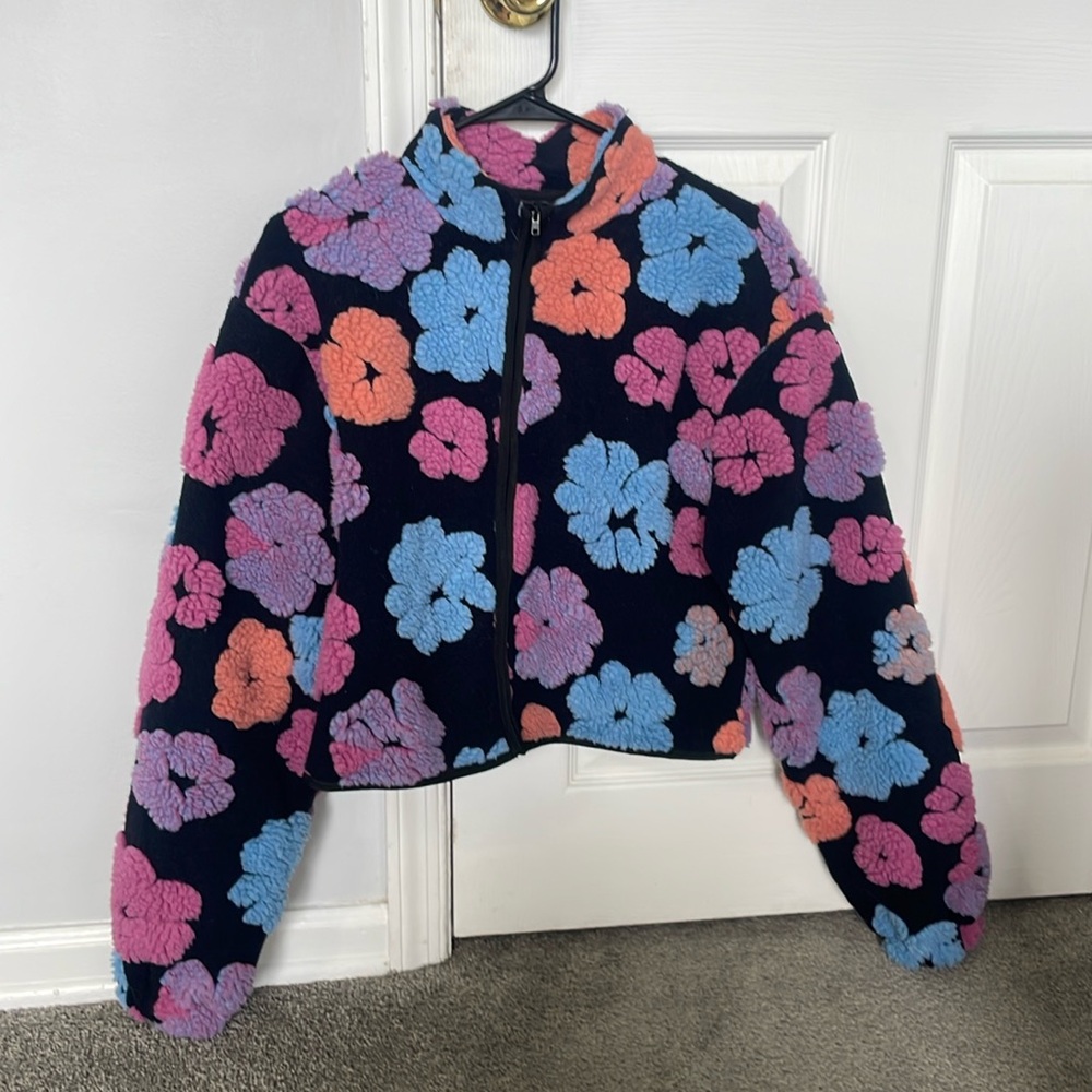 Floral zip up sweater from CIDER size L in excellent condition 💜